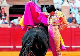 Miranda en Sevilla, firme como una espadaña.