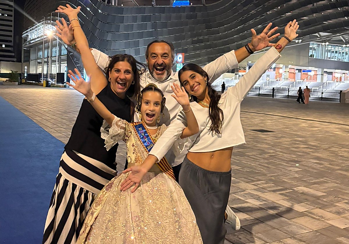 Celebración de la primera representante de la falla Ingeniero Manuel Soto-Avda. de Francia (La Nova del Grao) .