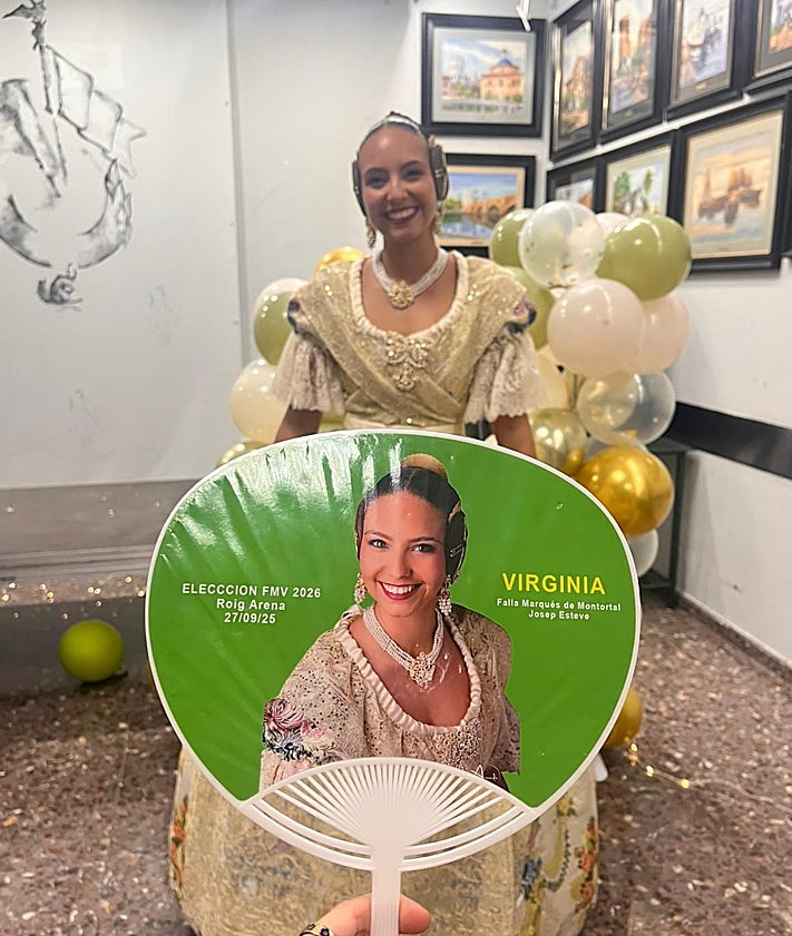 Imagen secundaria 2 - Jimena Noguera y los falleros de Sagunto-San Guillem; Ani Torregrosa dando un discurso en San Vicente-Marvá y Virginia Pulido, de Marqués de Montortal-José Esteve.