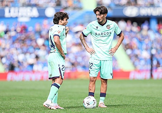 Carlos Álvarez y Unai Vencedor, ante el Getafe.