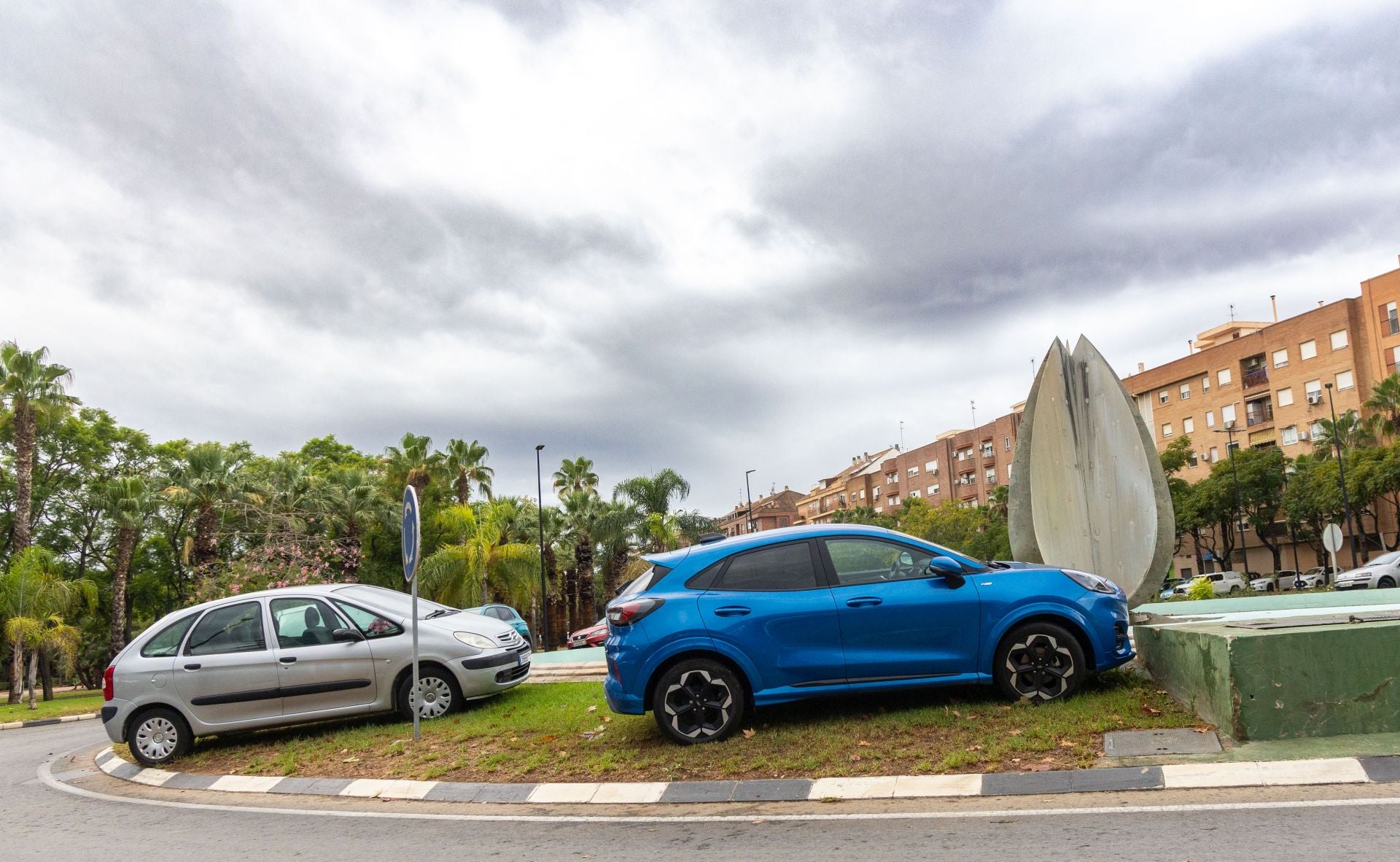 Calles inundadas en la provincia de Valencia por las fuertes lluvias de este lunes