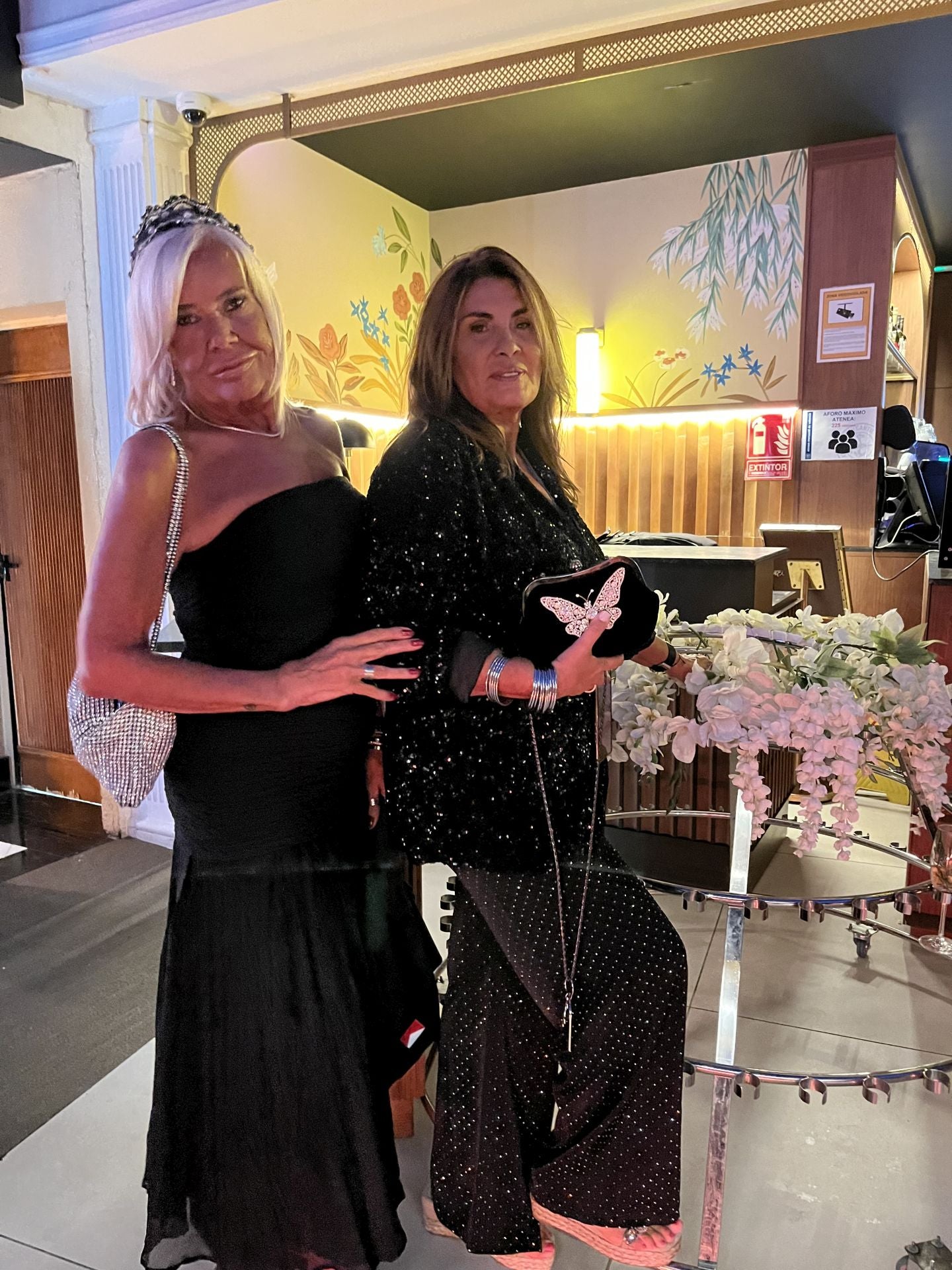 Las asistentes se vistieron de fiesta, en una cita que supone el inicio de la temporada de otoño en Atenea Sky.