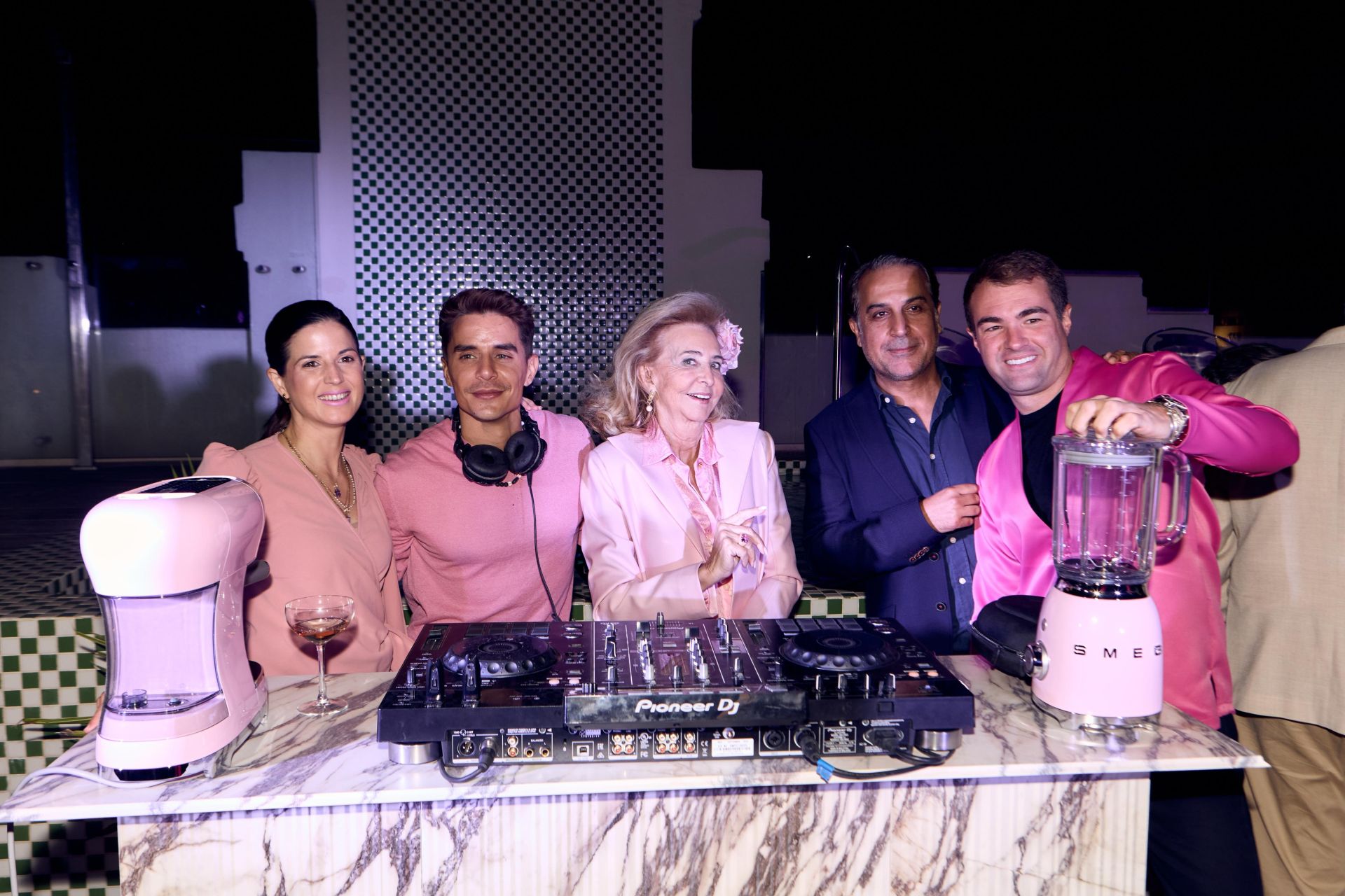 Mayrén Beneyto, junto al dj Borja Sants.