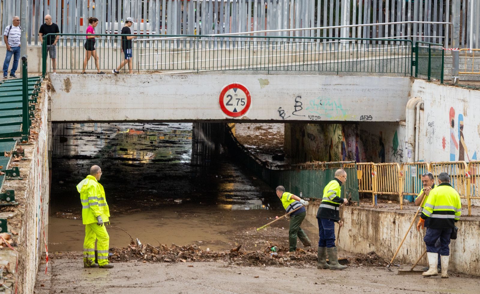 Calles inundadas en la provincia de Valencia por las fuertes lluvias de este lunes