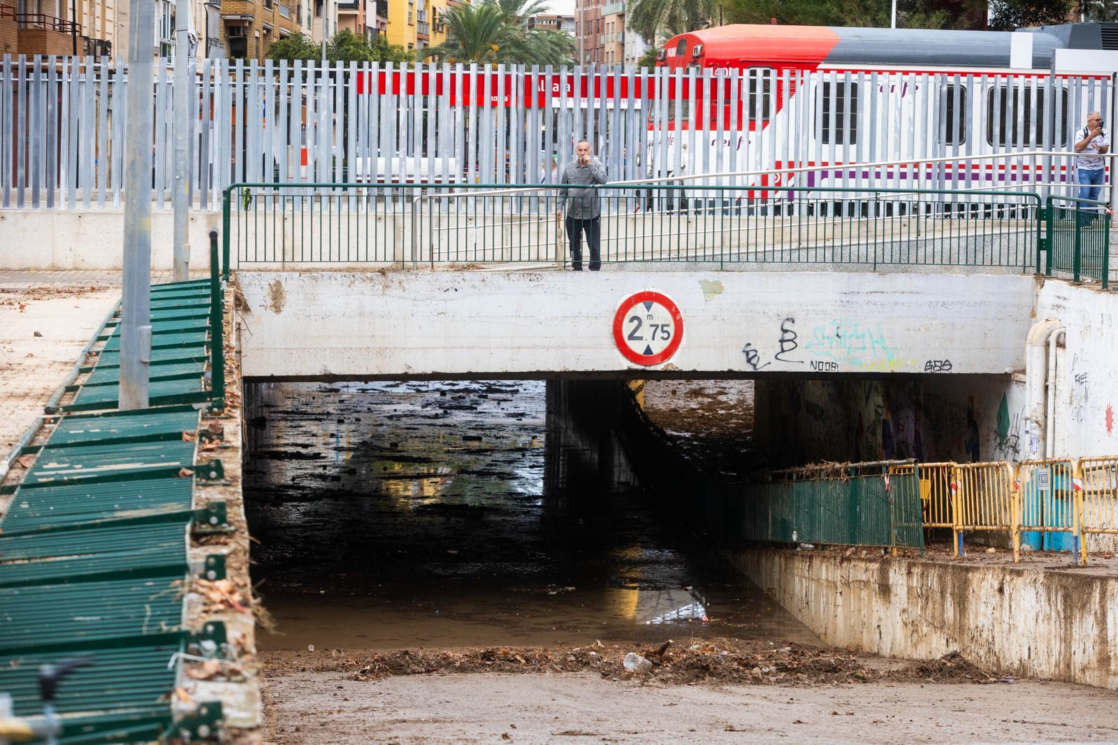 Calles inundadas en la provincia de Valencia por las fuertes lluvias de este lunes