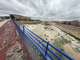 El agua vuelve al nuevo cauce del Túria a su paso por la V-30