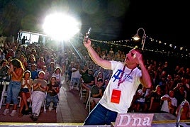 Jordi Roca inmortaliza el momento sobre el escenario del D*na.