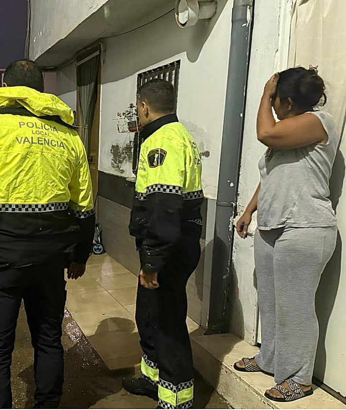 Imagen secundaria 2 - Varias actuaciones de la madrugada del martes en Valencia.