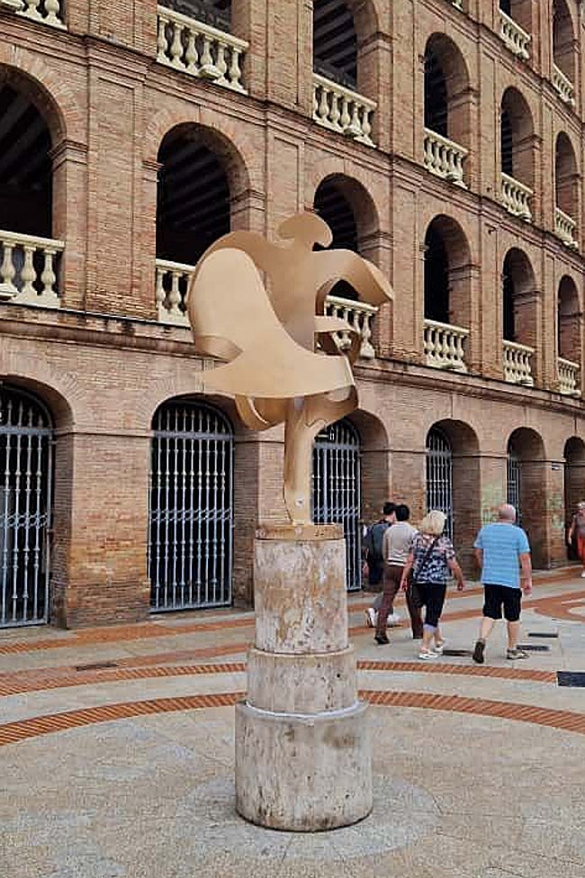 Escultura dedicada a Manuel Granero.