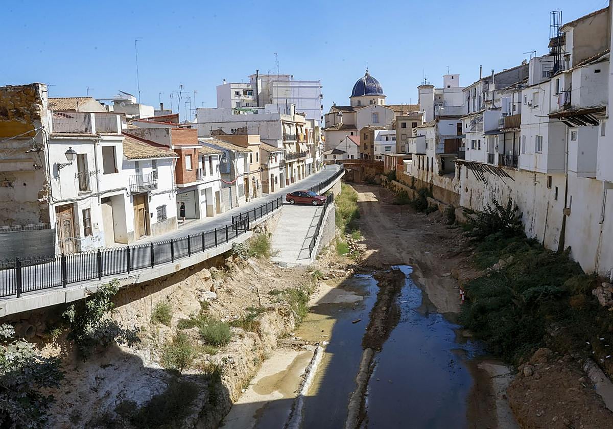 El barranco de Chiva, a su paso por el casco urbano.