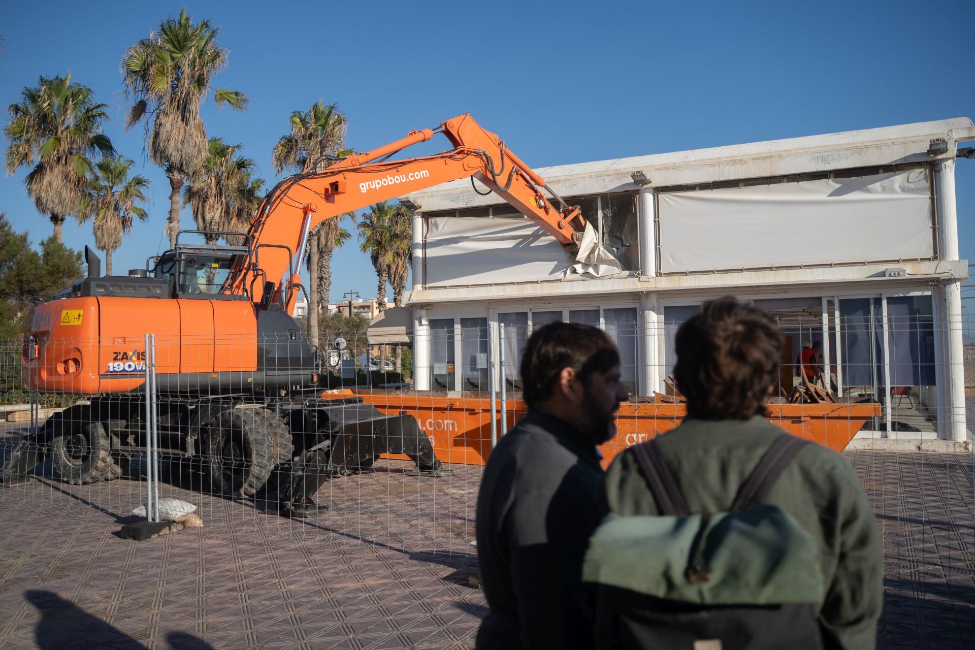 Fotos del derribo del restaurante el Bobo en la Malvarrosa