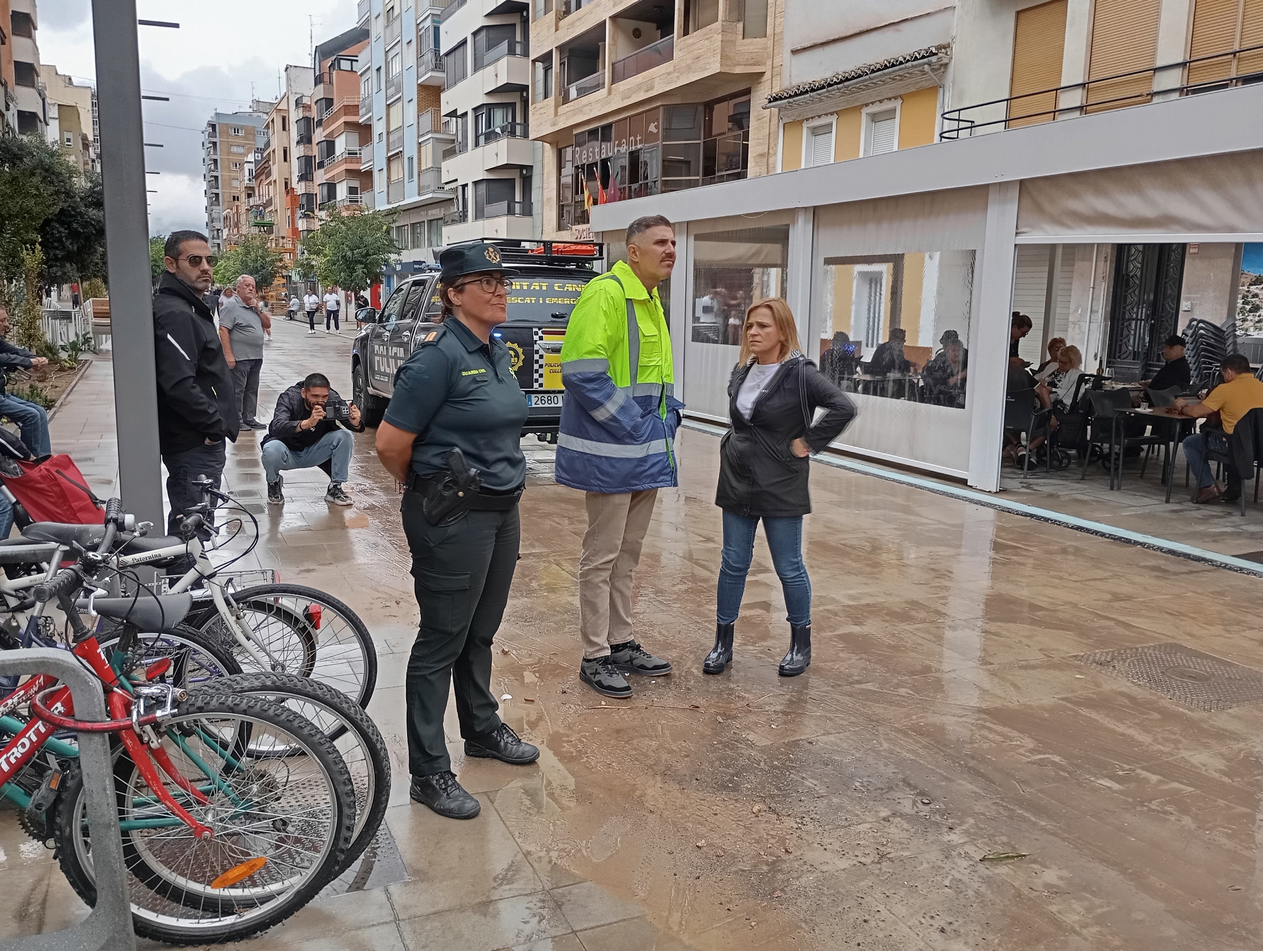 Jordi Mayor, con la delegada del Gobierno, este martes en Cullera.