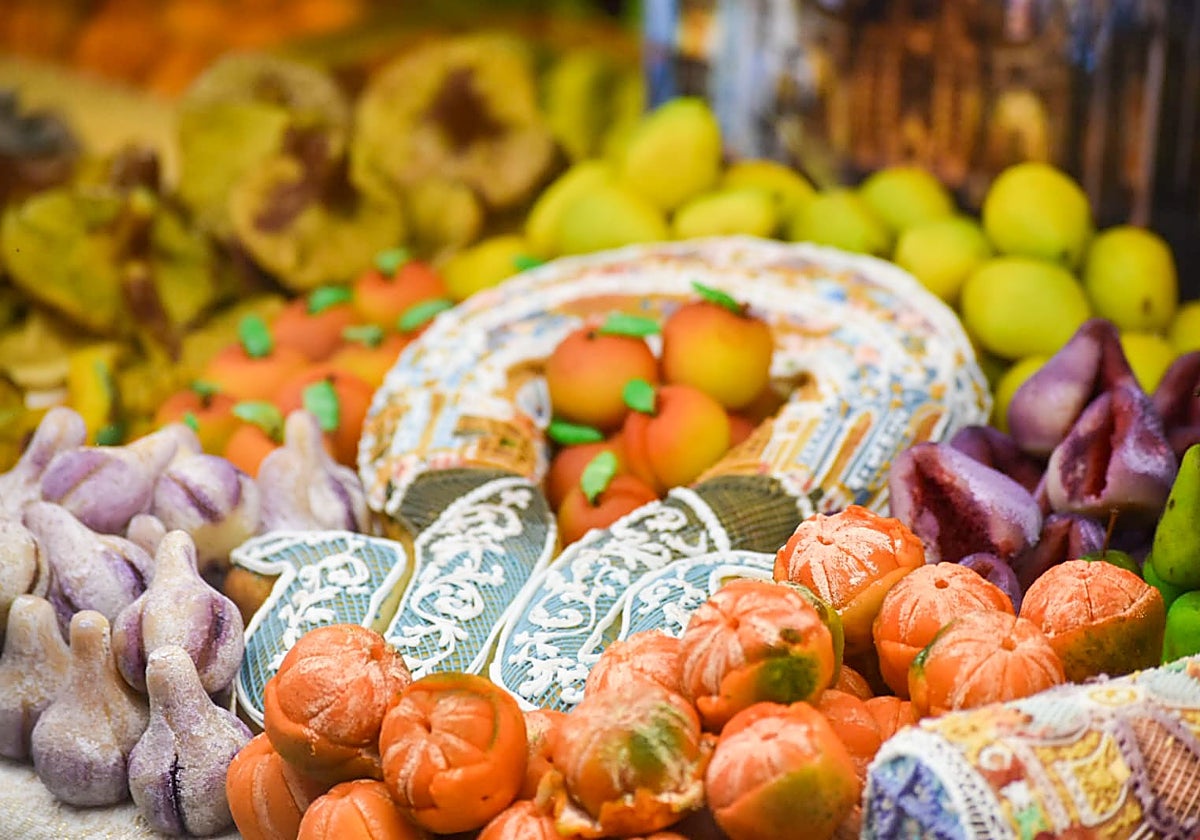 Tronaor y frutas de mazapán.