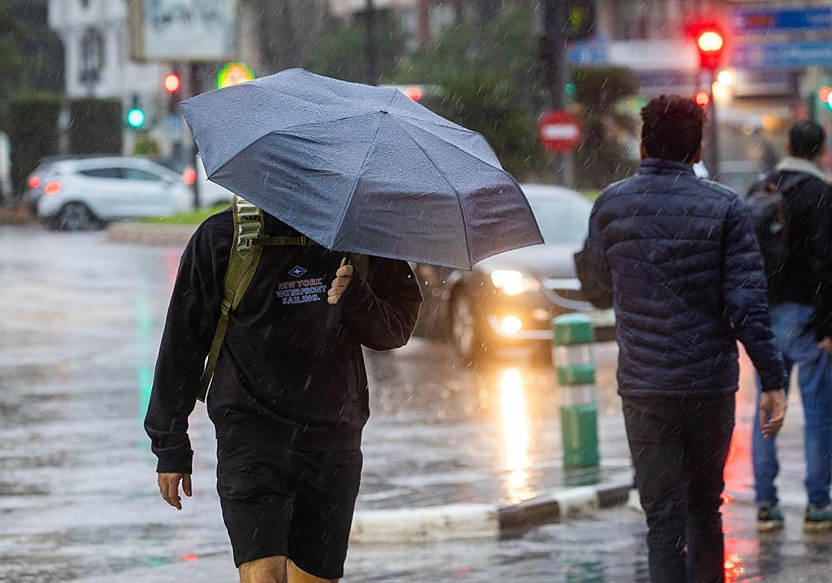 Lluvia en Valencia este lunes, imagen de archivo.