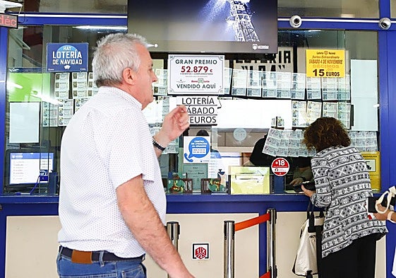Varios jugadores de La Bonoloto en una imagen de archivo.