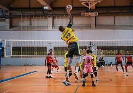 Pernambuco al saque contra Tarragona.