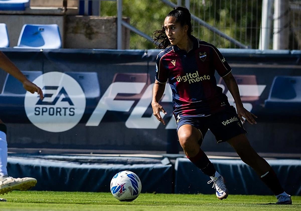 Pierina Núñez, con el Levante.