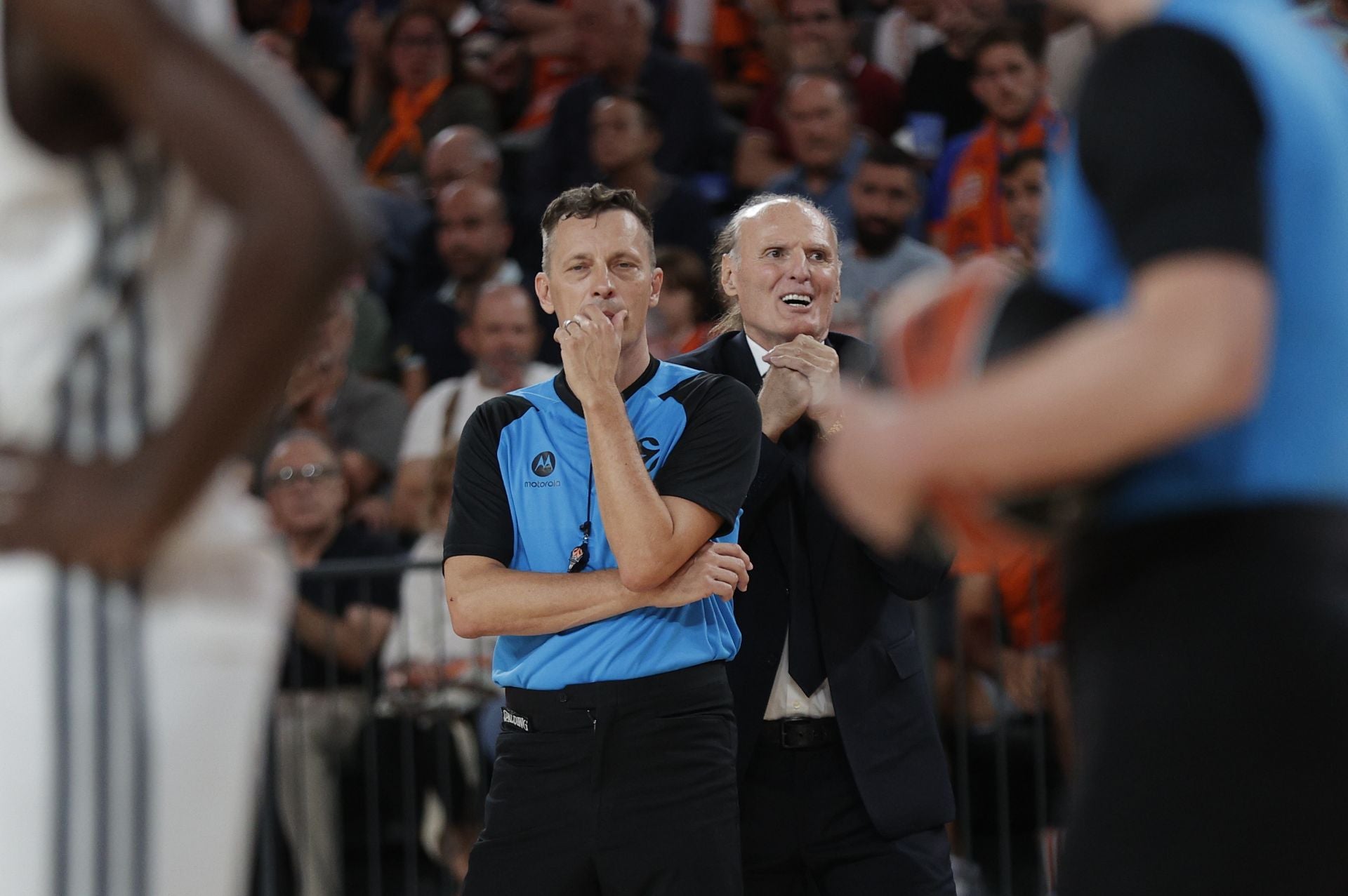 FOTOS | Así ha sido el debut del Valencia Basket en el Roig Arena