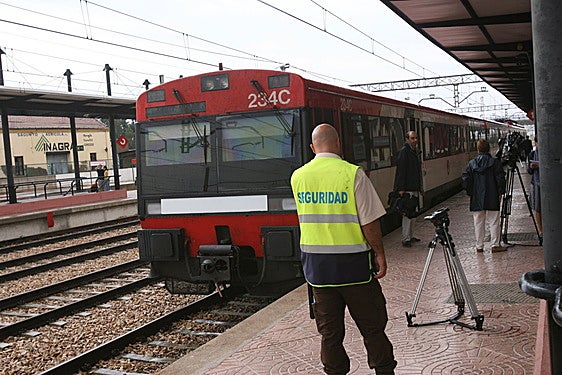 Fallece un trabajador en Torreblanca al sufrir una descarga mientras trabajaba en la catenaria del tren