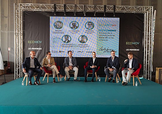 Los componentes de la mesa de expertos, durante el debate.