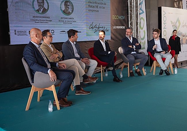 El Tinglado 2 de La Marina fue el lugar donde se celebró esta mesa de expertos.