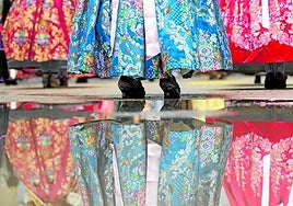 Varias falleras vestidas para la ofrenda en una imagen de archivo.