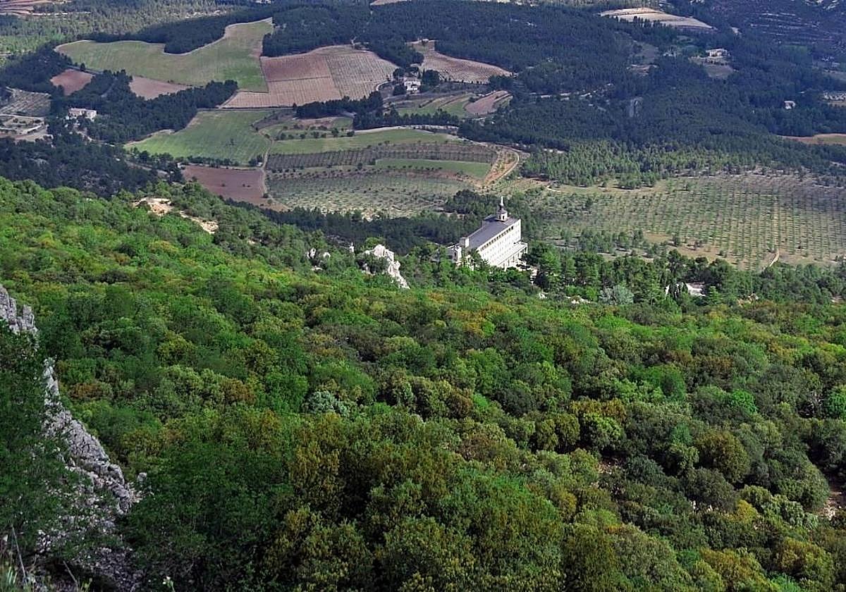 Vista general del santuario de la Font Roja.