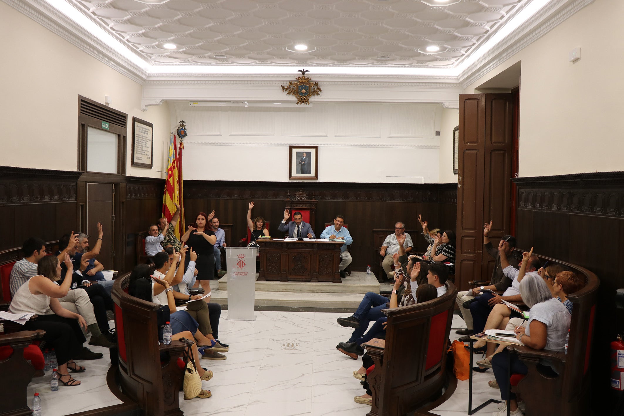 Pleno de Sagunto, durante una votación.