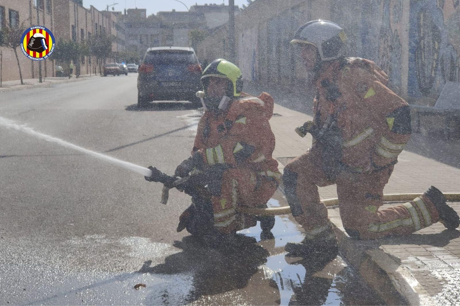 Fotos | Una intensa humareda desata la alarma en Valencia