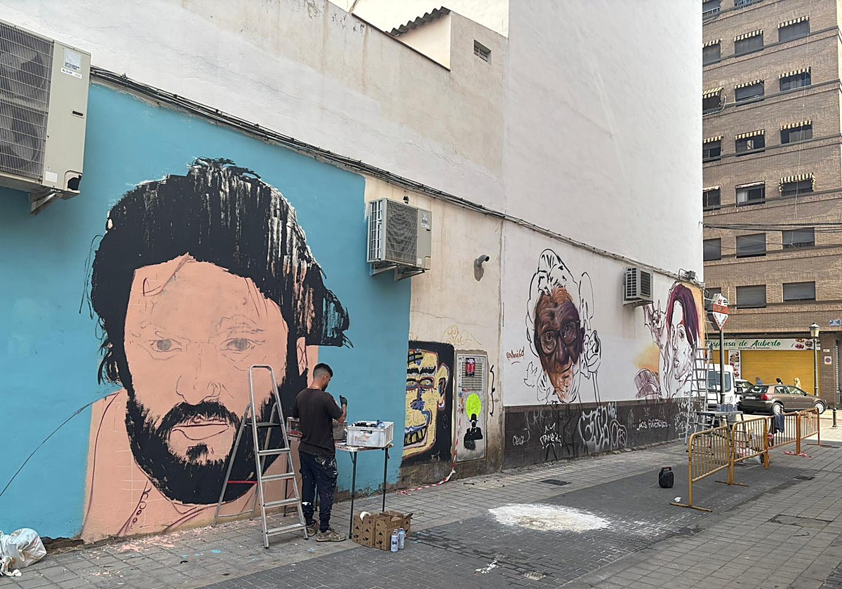 Murales en proceso de creación en la calle Pepita Samper, que acoge la Liga Nacional de Graffiti esta semana.