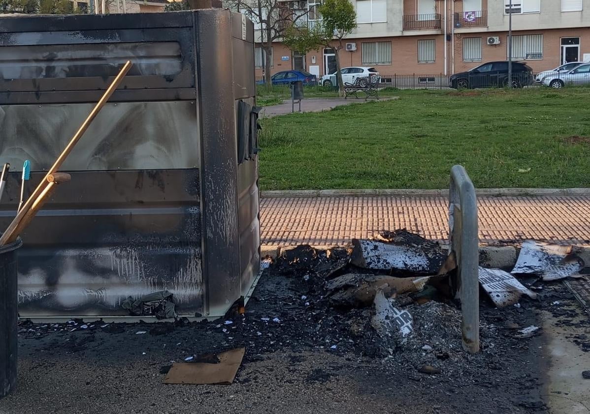 Imagen secundaria 2 - Detenidos dos jóvenes por una oleada de incendios en Alginet en venganza por una multa de tráfico
