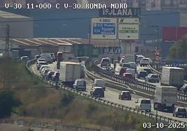 Un accidente en la V-30 a la altura de Xirivella provoca retenciones durante varias horas