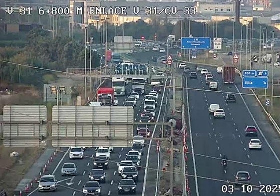 Atascos en la V-31 este viernes, 3 de octubre.