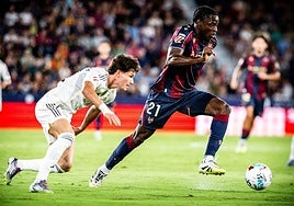 Etta Eyong, en un partido con el Levante.