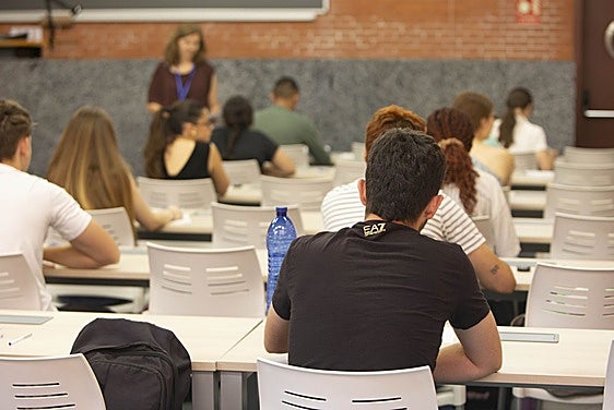 Una prueba de selectividad extraordinaria en el campus de Tarongers.