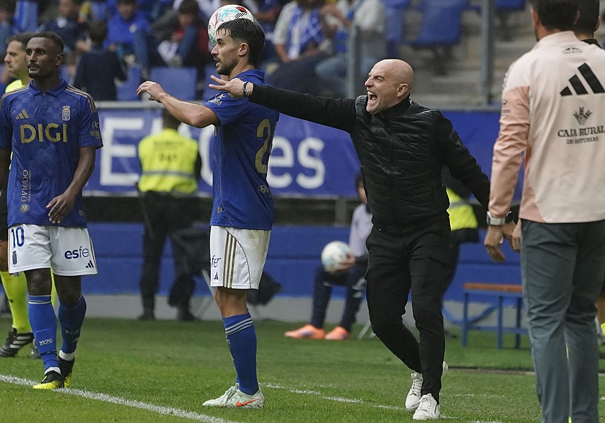 Julián Calero, en el partido en Oviedo.