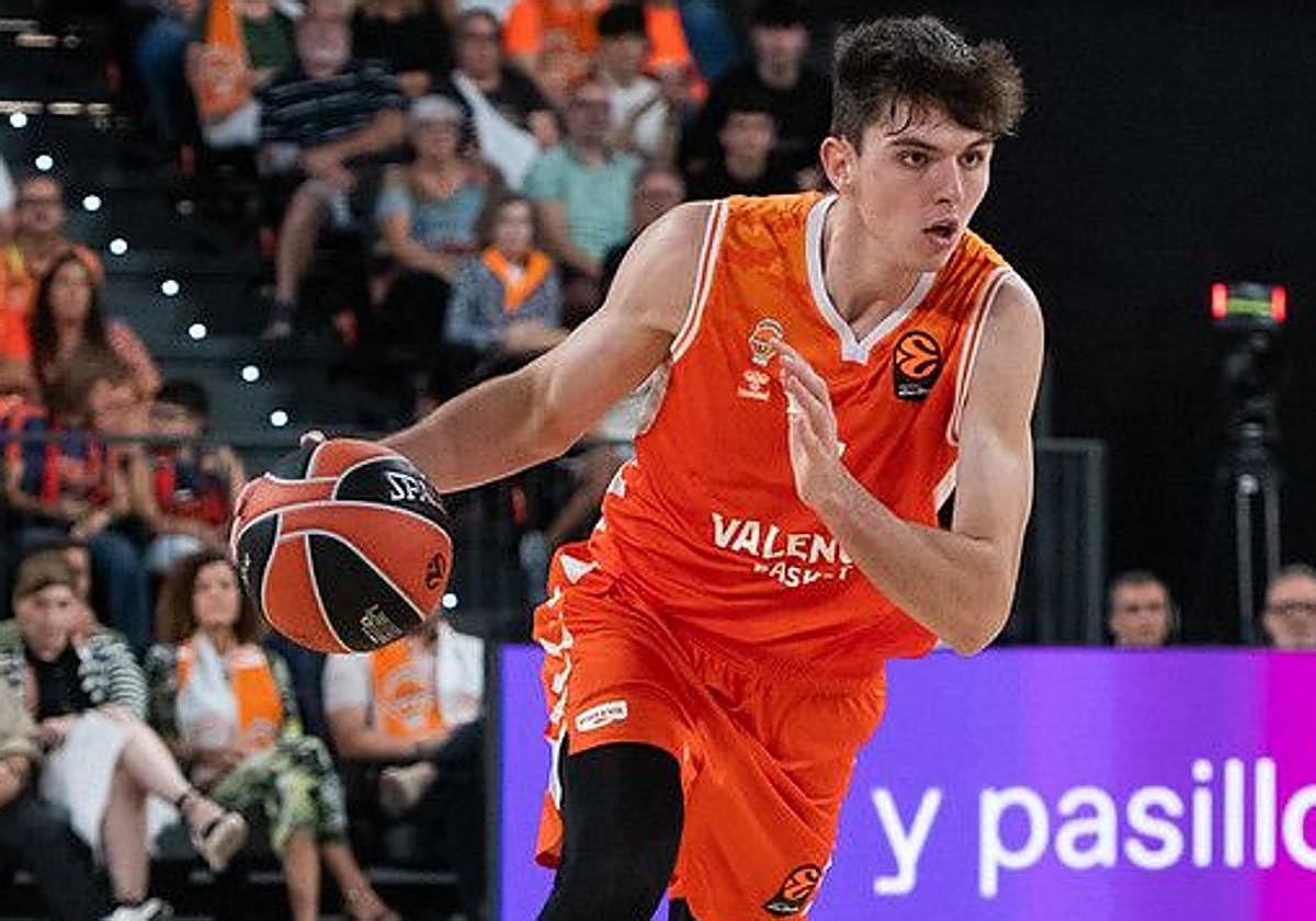 Sergio de Larrea, con el Valencia Basket.