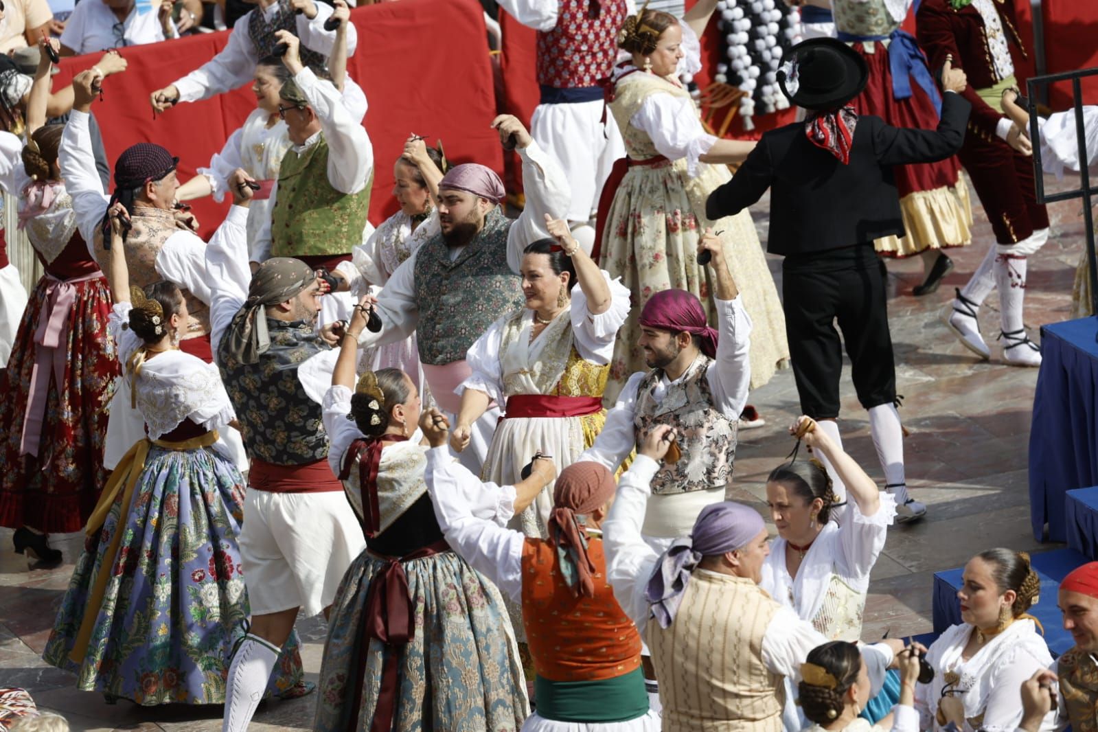 FOTOS | Valencia se rinde al himno regional