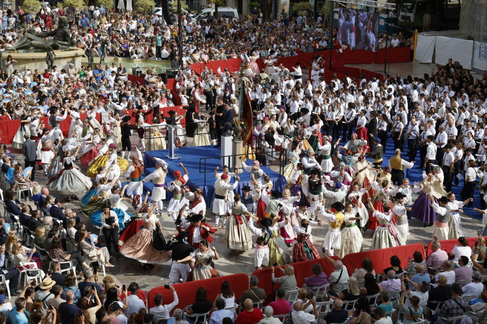 FOTOS | Valencia se rinde al himno regional