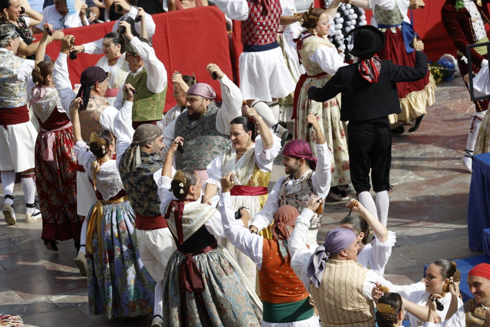 FOTOS | Valencia se rinde al himno regional