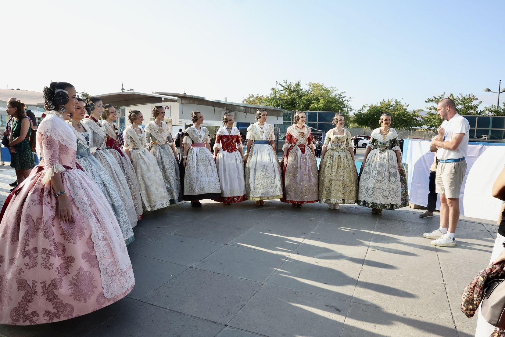 Las candidatas a fallera mayor de Valencia visitan l&#039;Oceanogràfic