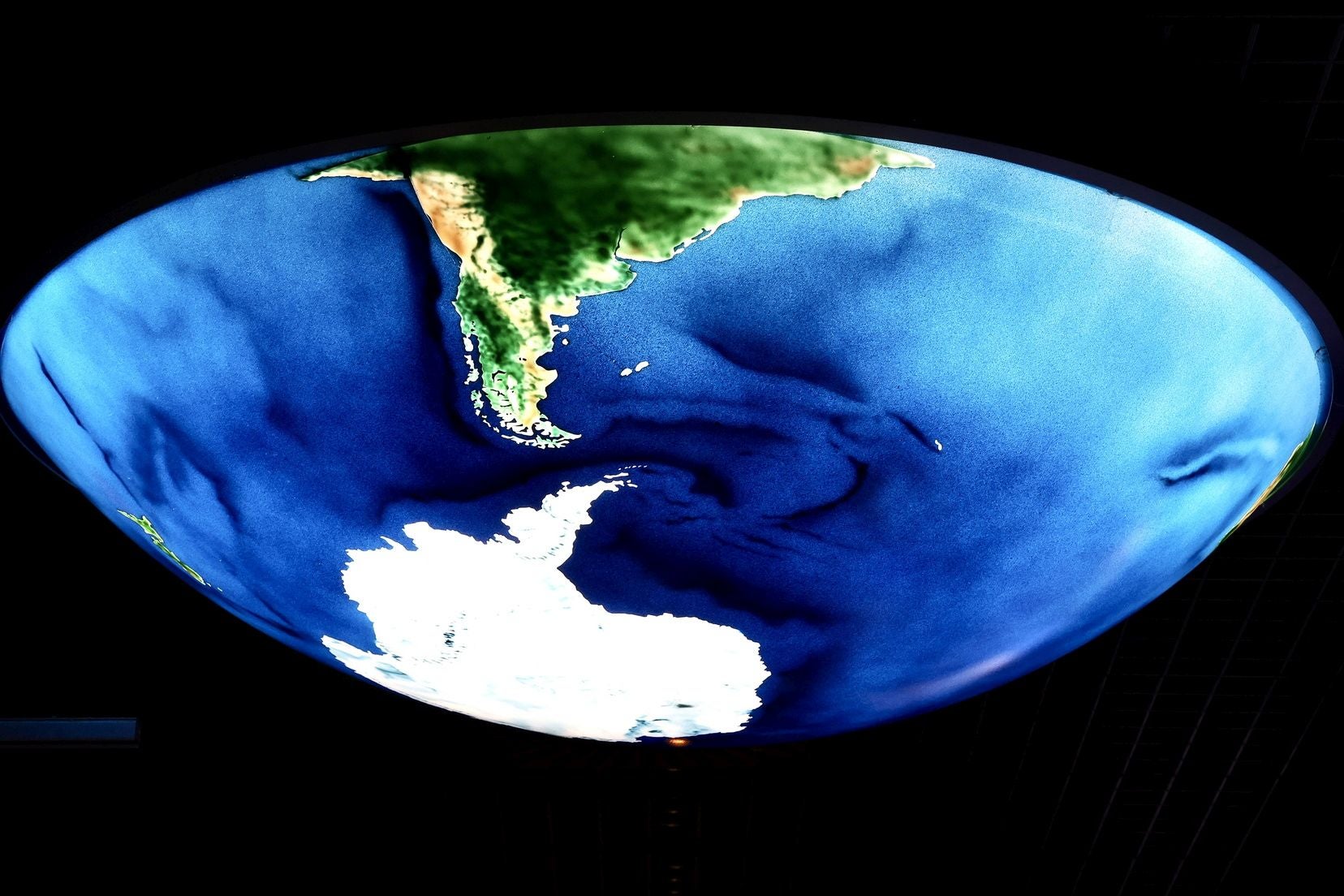 Las candidatas a fallera mayor de Valencia visitan l&#039;Oceanogràfic