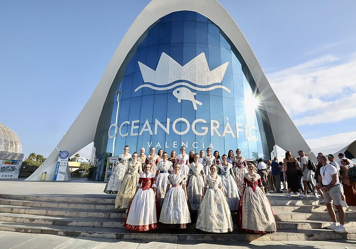 Las candidatas a fallera mayor de Valencia visitan l&#039;Oceanogràfic