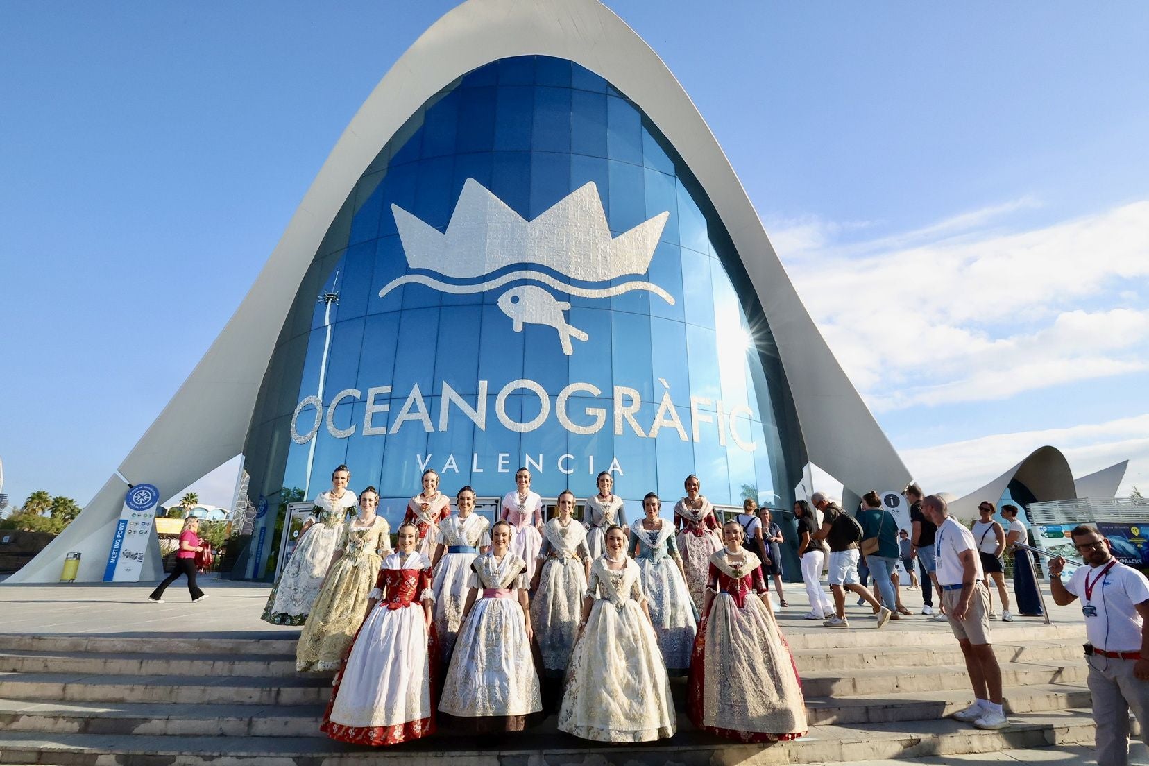 Las candidatas a fallera mayor de Valencia visitan l&#039;Oceanogràfic
