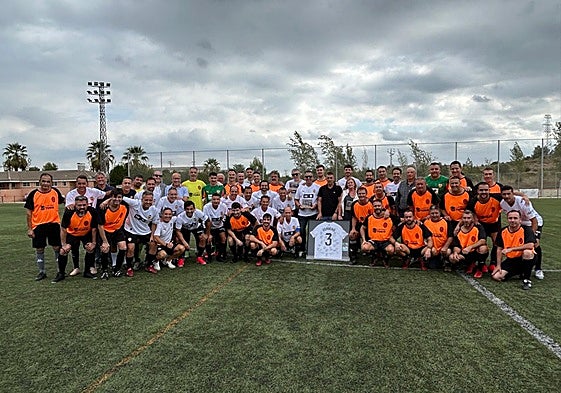 Entrega de un cuadro conmemorativo a la familia de José Cerveró.