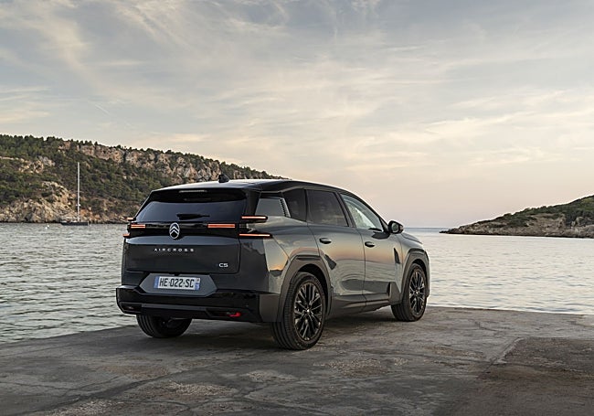 Trasera mucho más moderna y estilizada.