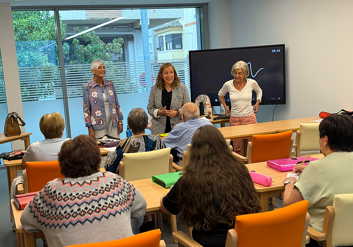Benicàssim impulsa el envejecimiento activo con talleres de estimulación cognitiva y psicomotricidad en la apertura del CEAM
