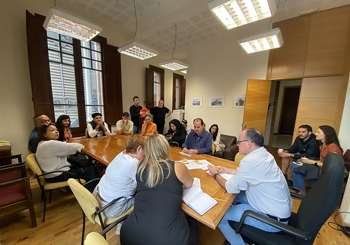 Subasta de paradas de los mercados municipales, este lunes en la Llotgeta.