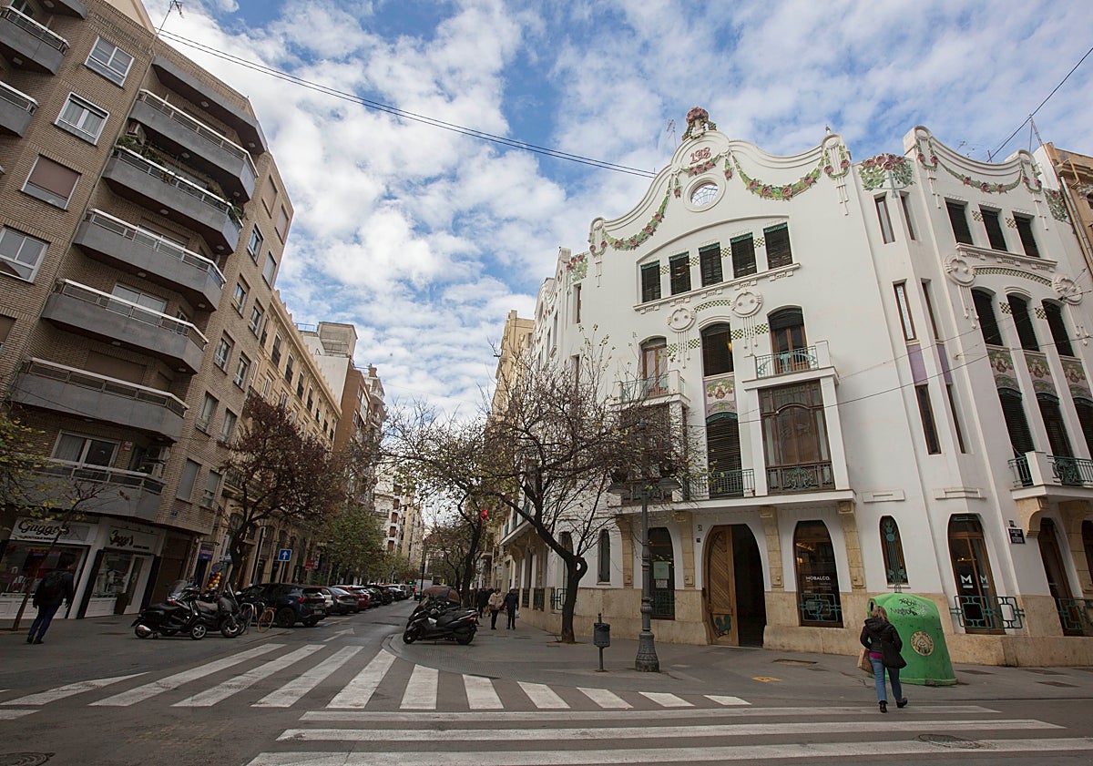 Imagen principal - Casa Ferrer, Asilo de Lactancia y puente de Sant Jordi (Alcoy)