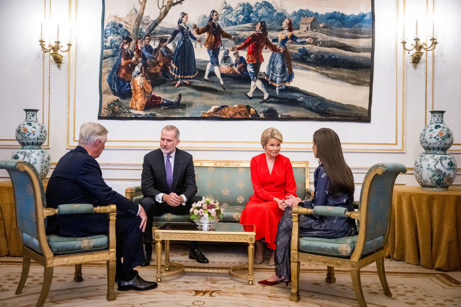 FOTOS | Letizia deslumbra en Bruselas con un impecable &#039;look&#039; en homenaje a Armani